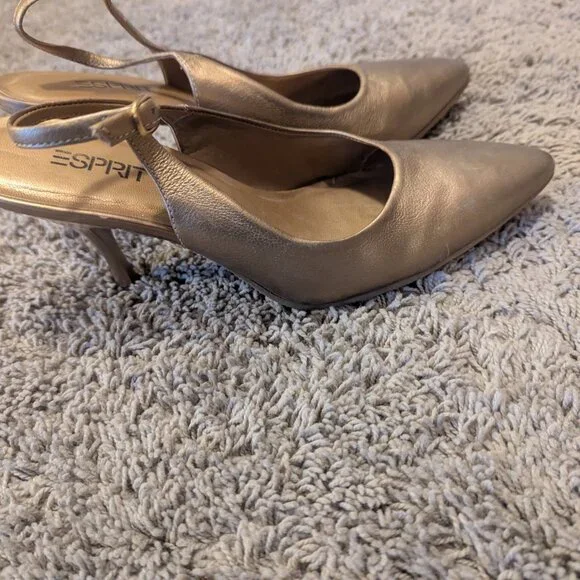 Heels - Picture 2 of 2